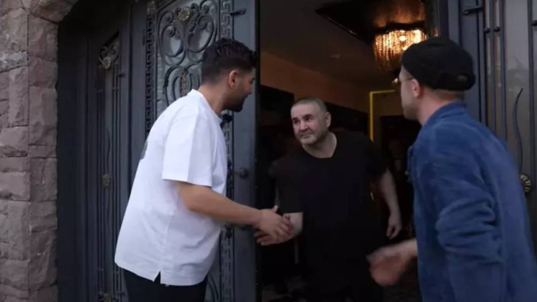 Şafak Sezer ilk kez evinin kapılarını açtı! Göreceğiniz en ilginç ev, tuvaletindeki o detay şok etti 2